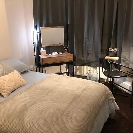 Cozy Single And Double Room